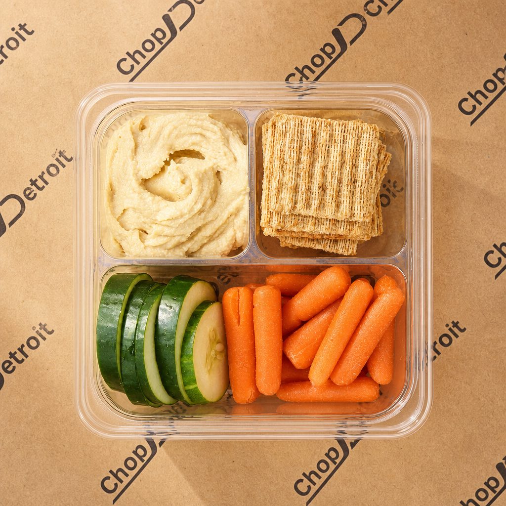 Hummus, Crackers & Veggies.